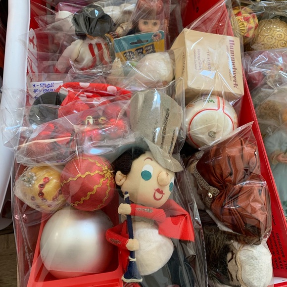 $8 for 3 Nic-Nac bags of used Nic-Nacs:  toys/decor & more excellent 4 resellers - Picture 12 of 16